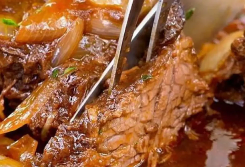 Carne de contra filé feita na panela de pressão.