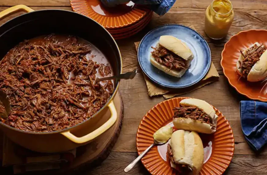 Carne desfiada feita na panela de pressão.