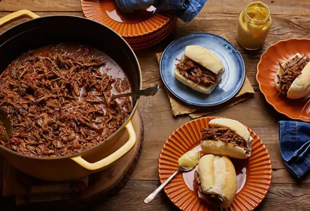 Carne desfiada feita na panela de pressão.