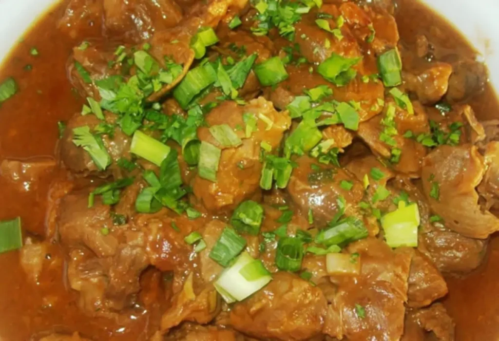 Uma moela sendo feita na panela de pressão.