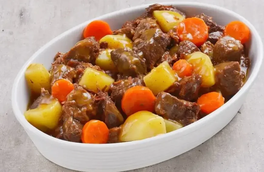 uma travessa com patinho feito na panela de pressão.