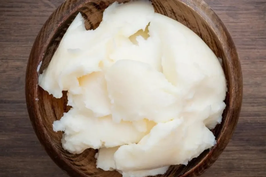 Um pote com banha de porco.