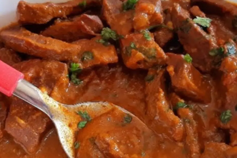 Um prato com fígado feito na panela de pressão.