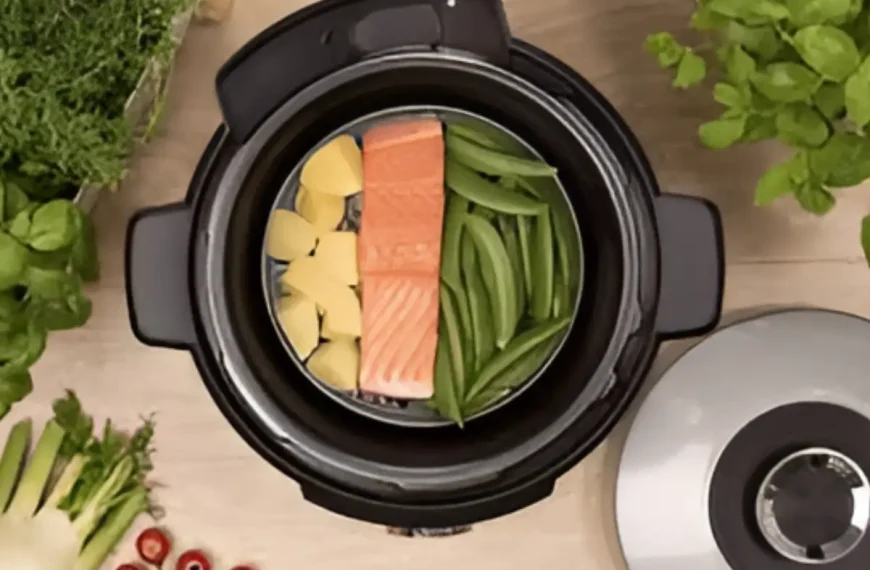 Legumes sendo feito em uma panela elétrica de arroz.