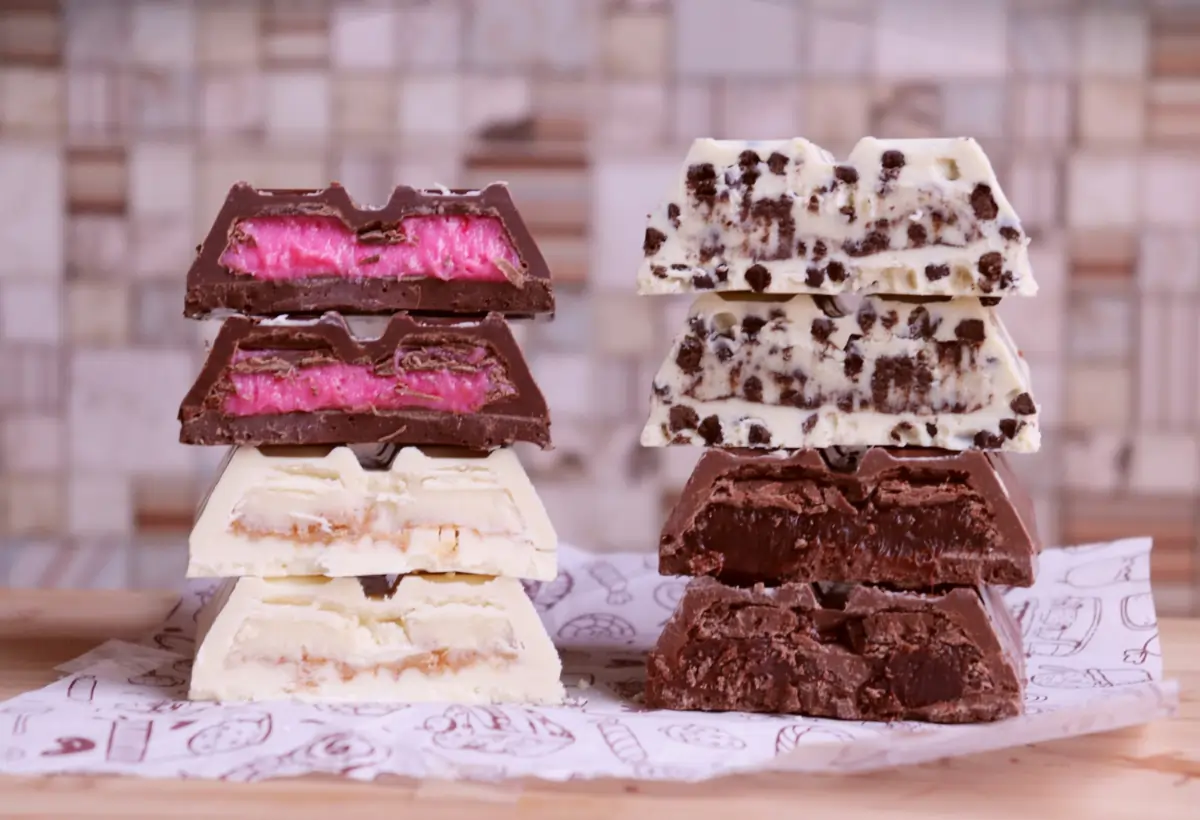 barras de chocolate caseira feitas em uma panela mexedora.