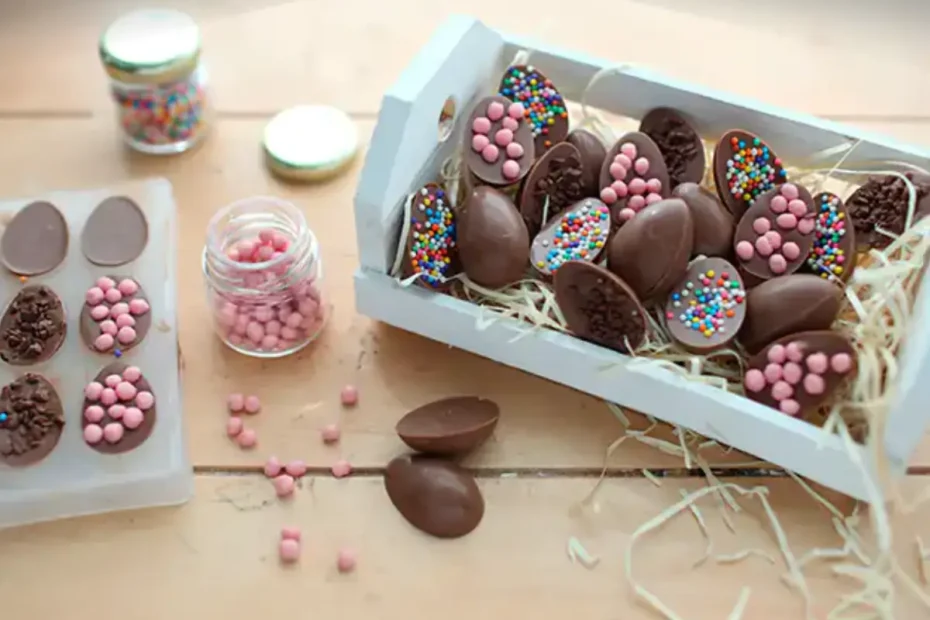 Uma travessa com ovinhos de chocolates caseiros.