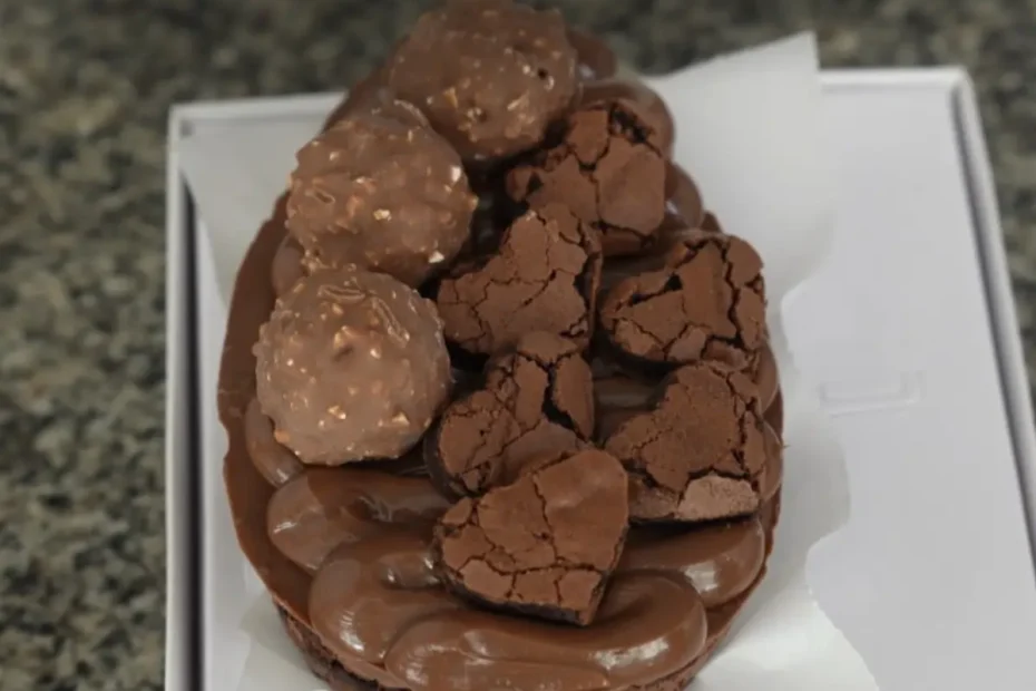 Um Ovo de colher com casca de brownie em uma embalagem.