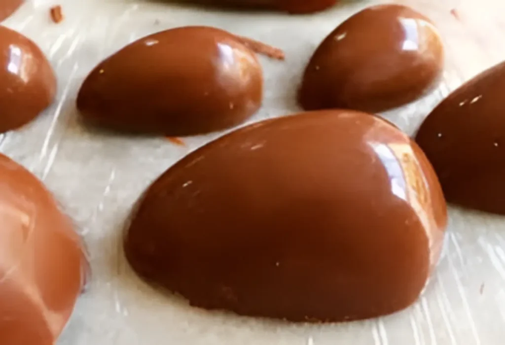 cascas de ovos de pascoa de choclate caseiros.