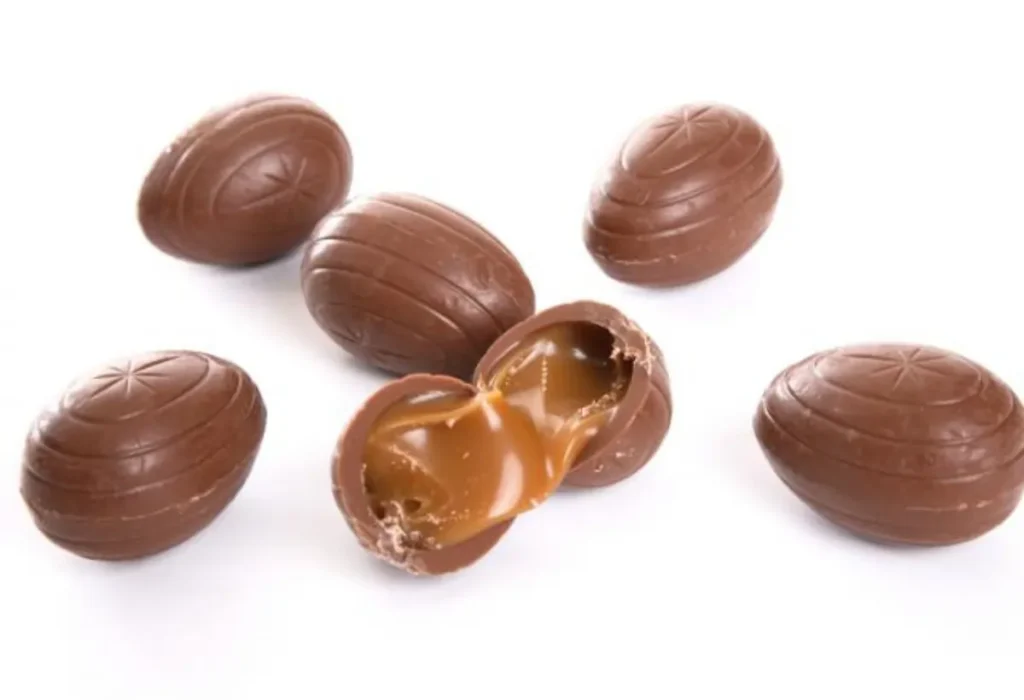 Ovos de pascoa caseiros de caramelo.
