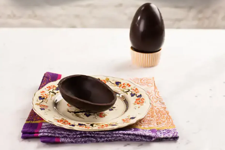 casca de ovo de páscoa de chocolate meio amargo.