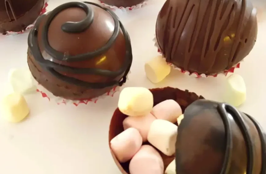 ovos de páscoa surpresa de chocolate com marshmallow.